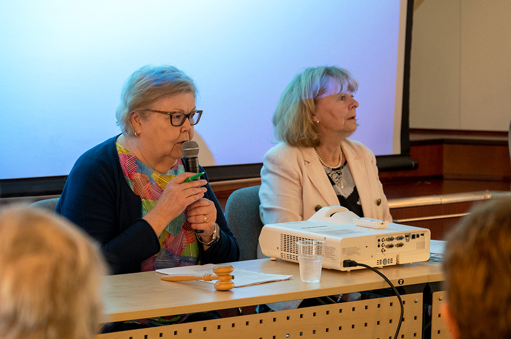 Kokouksen puheenjohtajaksi valittiin Liisa Sihvo Murstam.